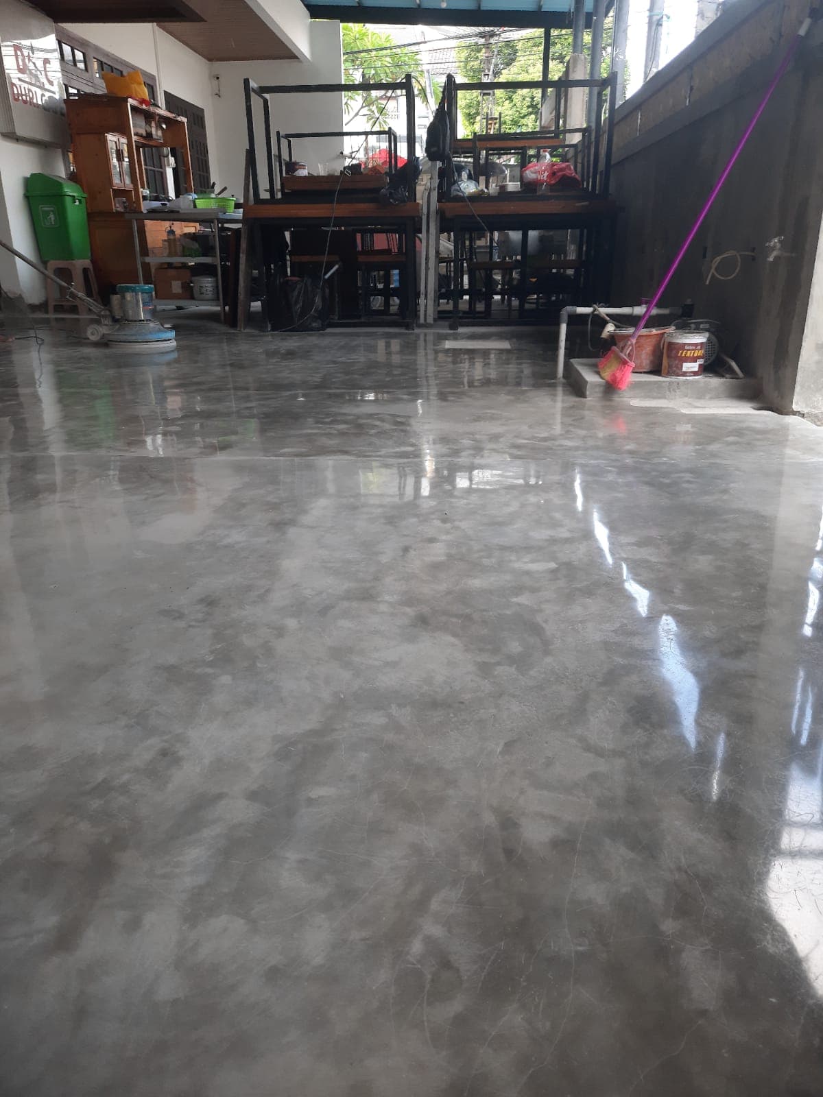 Lantai granit mengkilap setelah dipoles Bogor — Kahuripan Poles Lantai